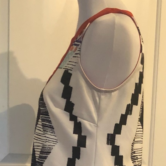 Fits like size 6. Sleeveless modern dress with Southwestern abstract design - Picture 6 of 10